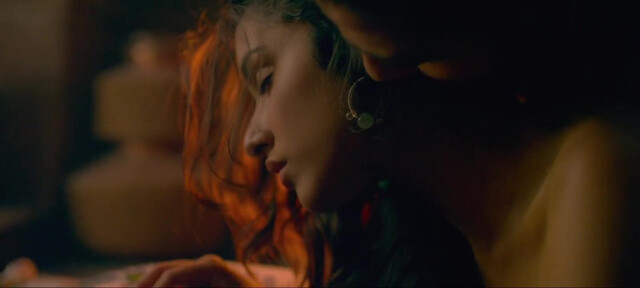 Shraddha Kapoor sexy - Haider (2014)