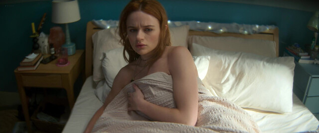 Joey King sexy, Maisie Williams sexy - Practical Magic 2 (2026)