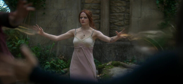 Joey King sexy, Maisie Williams sexy - Practical Magic 2 (2026)