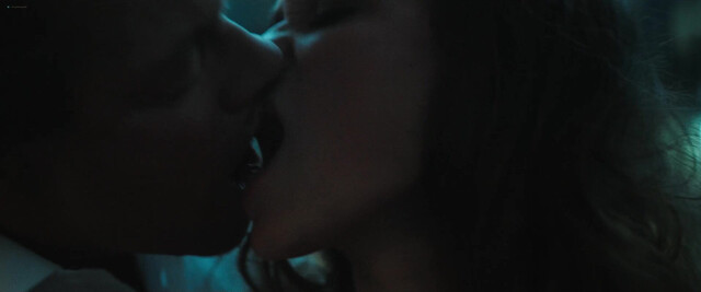 Rose Williams, Honor Swinton Byrne - WAR s01e01-02 (2026)