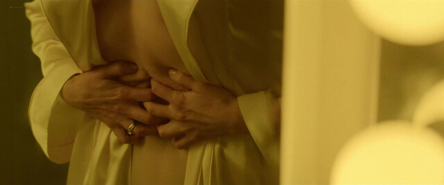 Dakota Johnson nude, Anne Hathaway nude - Verity (2026)