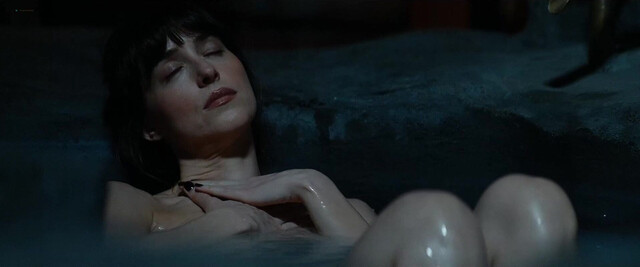 Dakota Johnson nude, Anne Hathaway nude - Verity (2026)