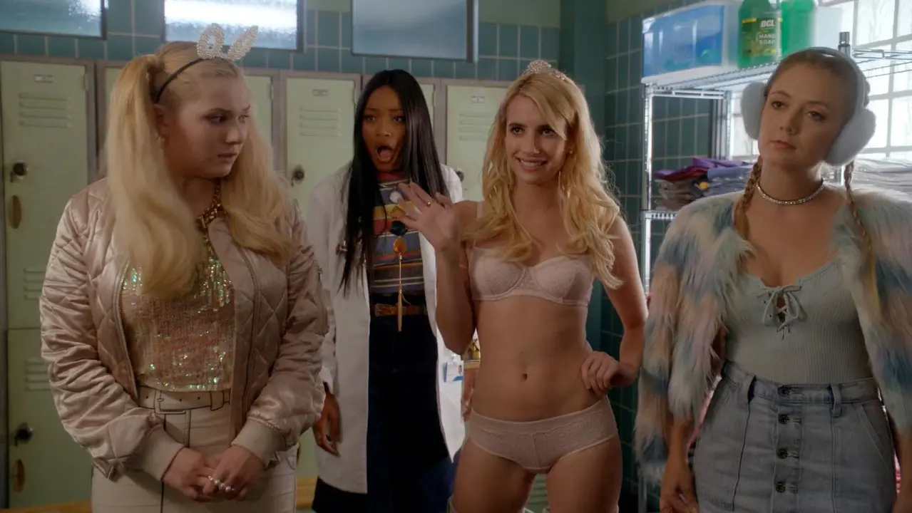 Emma Roberts sexy - Scream Queens s02e01 (2016)