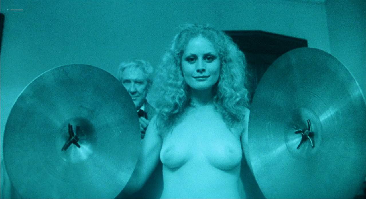 Beverly D'Angelo nude - Hair (1979) .