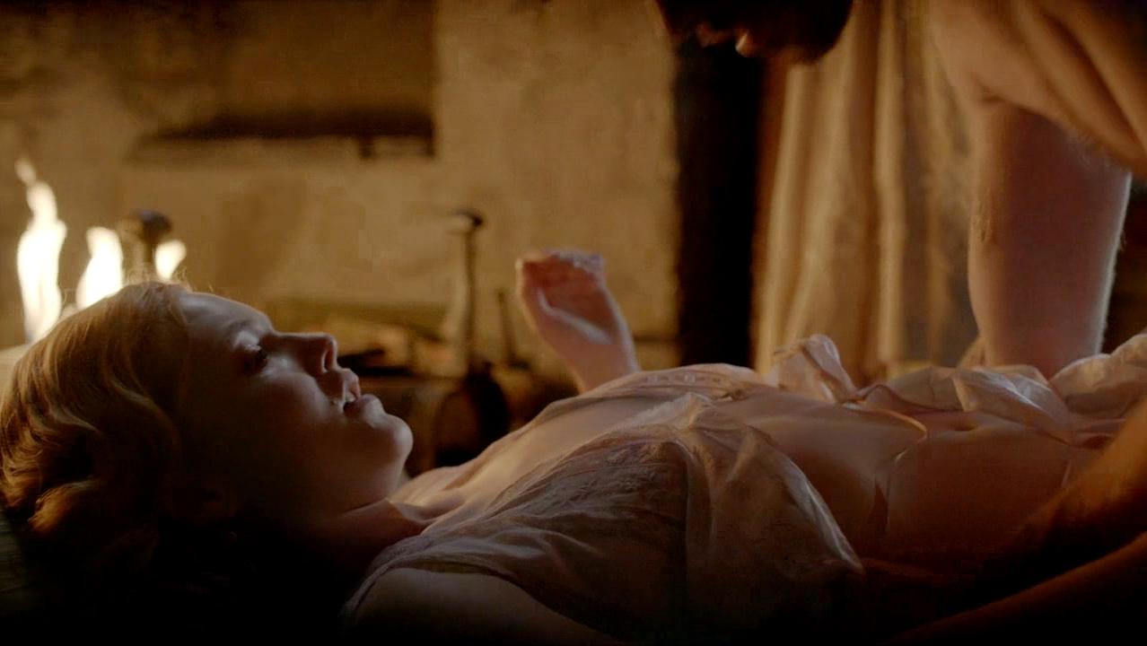 Anna Paquin nude, Holliday Grainger sexy - Tell It to the Bees (2018) .