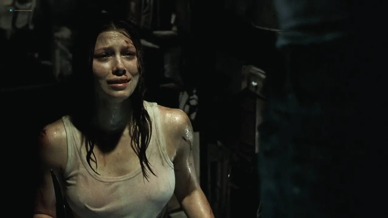 Jessica Biel sexy - The Texas Chainsaw Massacre (2003)