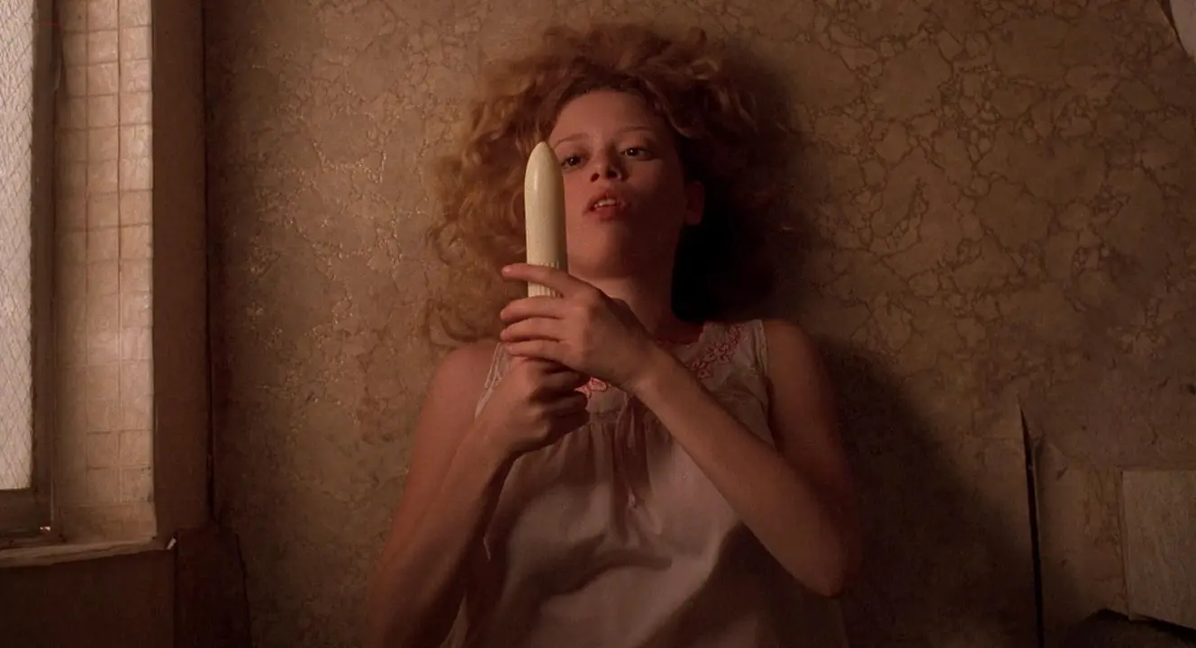 Natasha Lyonne sexy, Marisa Tomei nude - Slums of Beverly Hills (1998)