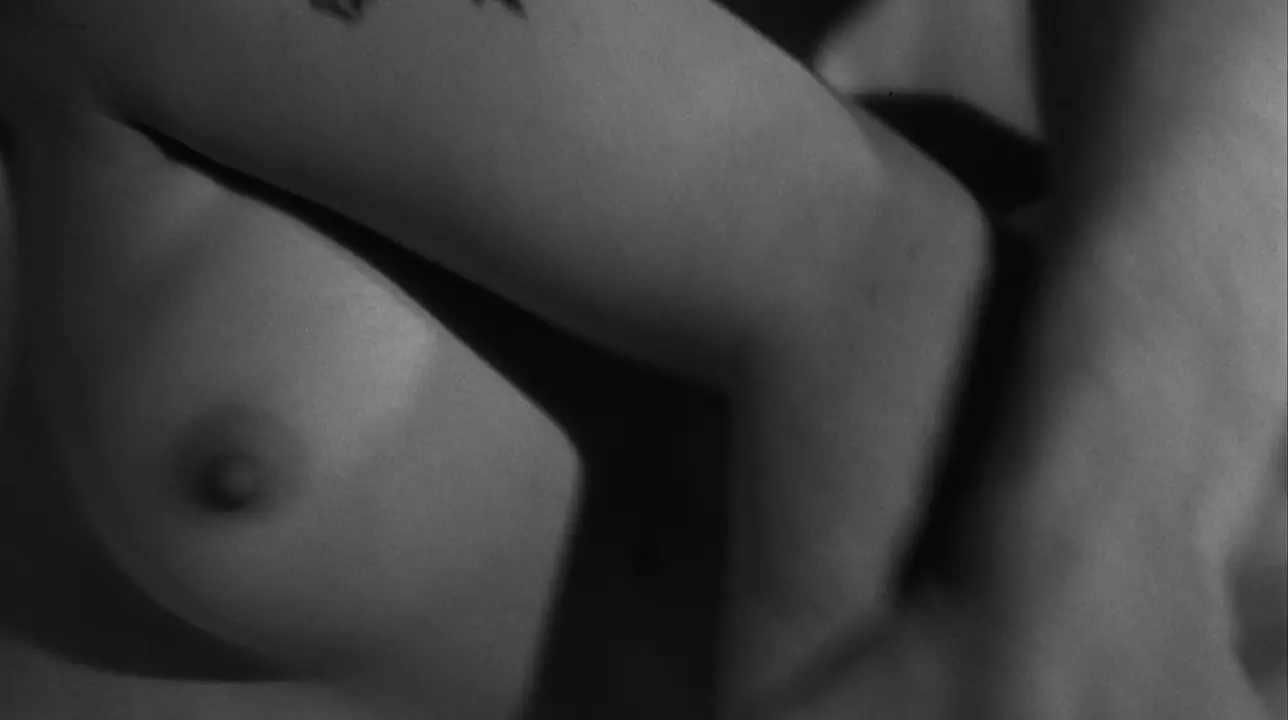 Nude video celebs » Fairuza Balk nude - American History X (1998)