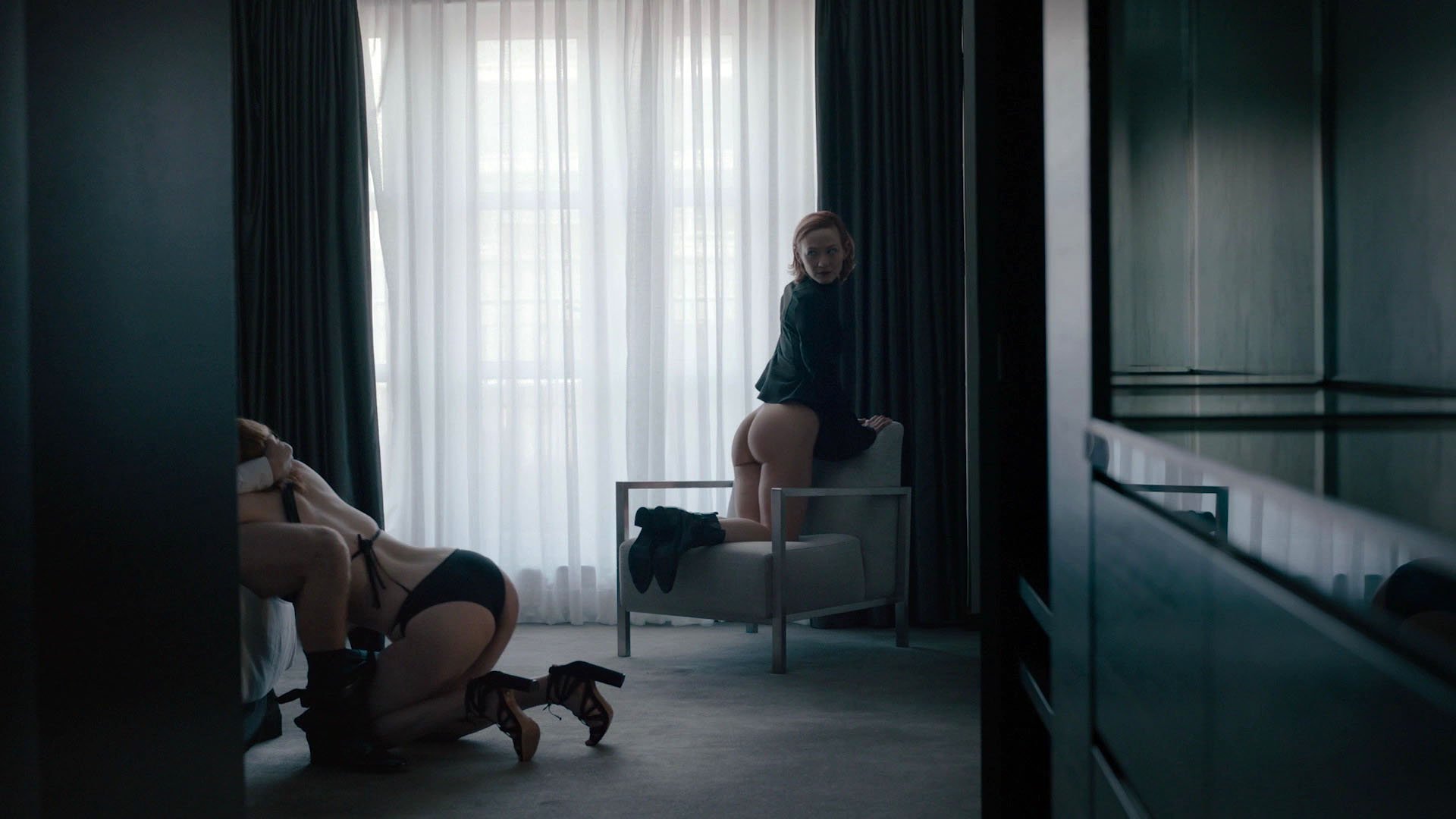 Anna Friel nude, Louisa Krause sexy - The Girlfriend Experience s02e09 (201...