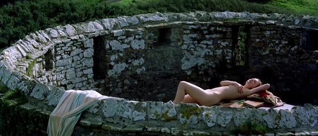 Tara Fitzgerald nude, Rose Byrne sexy, Romola Garai sexy - Capture the Castle (2003)