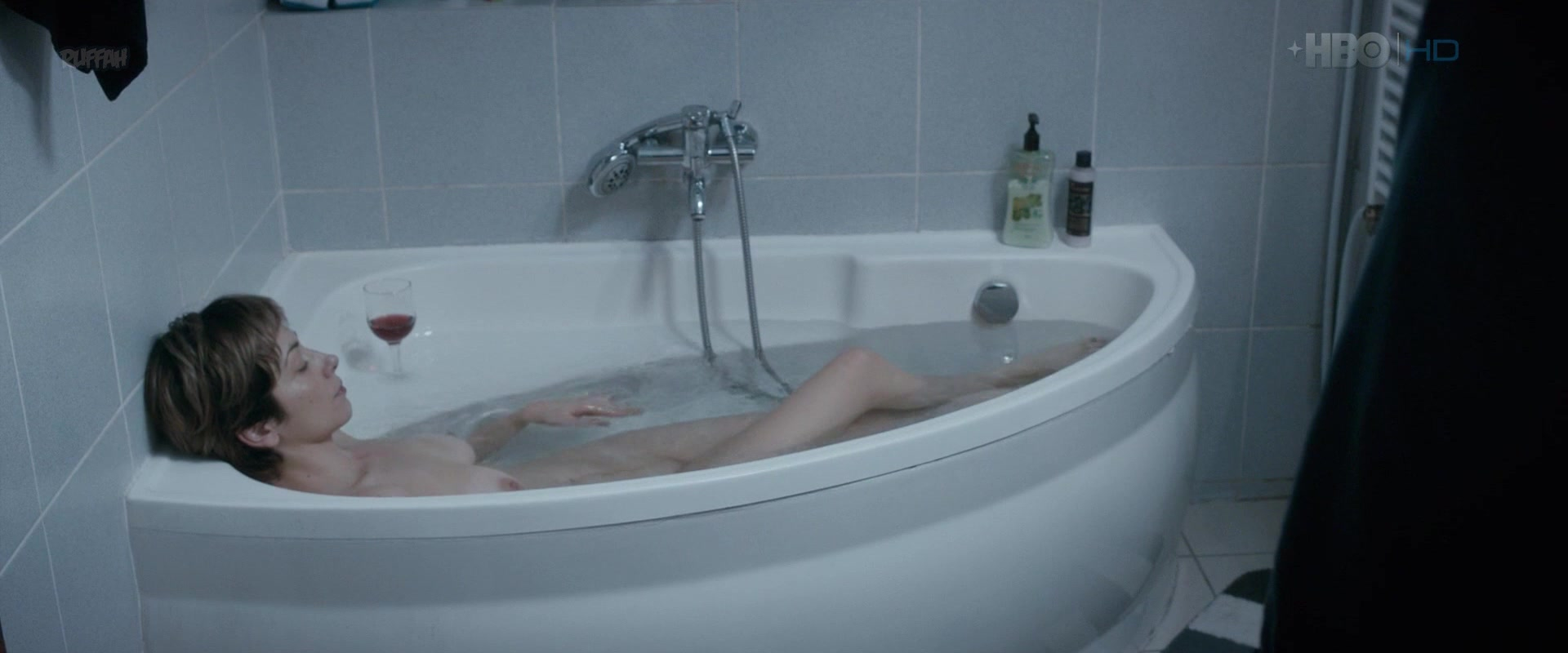 Cristina Florea nude - Perfect sanatos (2017)