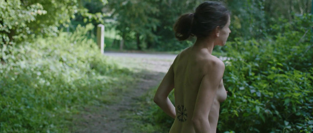 Malya Roman nude, Anne-Elisabeth Blateau nude - Nu s01e09 (2018)