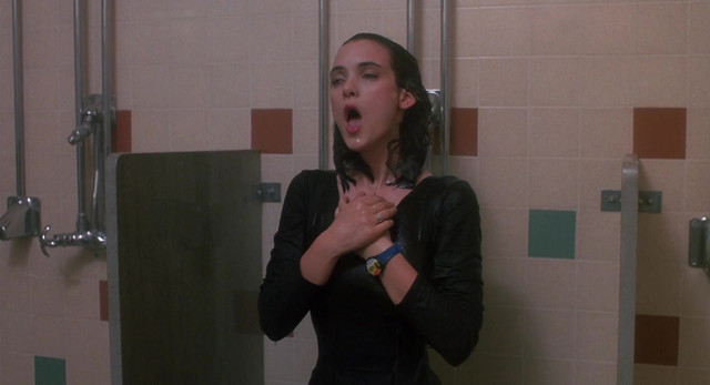 Winona Ryder sexy - Heathers (1988)
