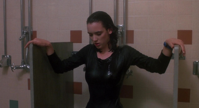 Winona Ryder sexy - Heathers (1988)