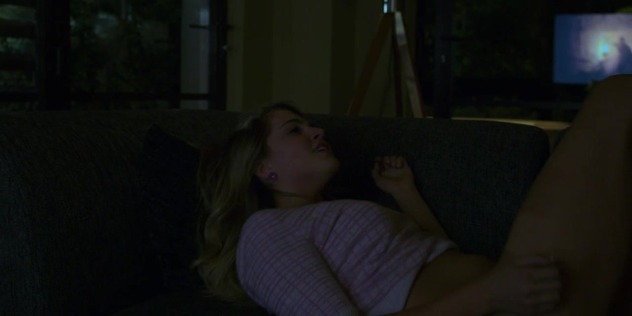 Anne Winters sexy - 13 Reasons Why S02E07 (2018)