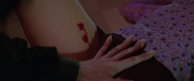 Sheryl Lee nude - Vampires (1998)