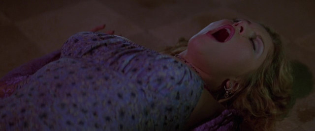 Sheryl Lee nude - Vampires (1998)