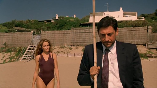 Penelope Cruz nude, Claudia Gerini sexy, Elena Purino nude - Don't Move (2004)