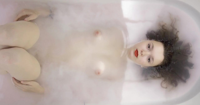 Cosima Bevernaege nude - Pele Mele (2014)