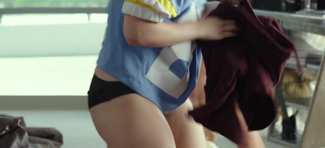 Joey King sexy - The Kissing Booth (2018)