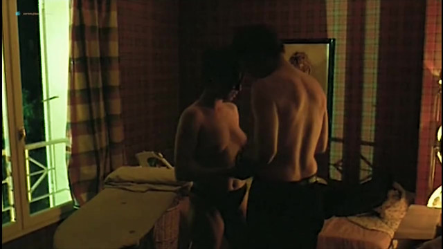 Marion Cotillard nude, Lydia Andrei nude - Une affaire privée (2002)