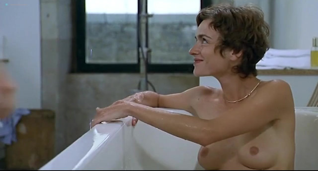 Alexia Stresi nude, Lou Doillon nude, Elise Perrier nude - Trop (peu) d'amour (1998)