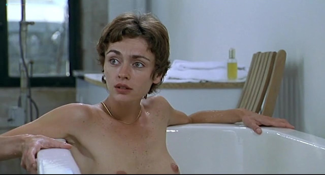 Alexia Stresi nude, Lou Doillon nude, Elise Perrier nude - Trop (peu) d'amour (1998)
