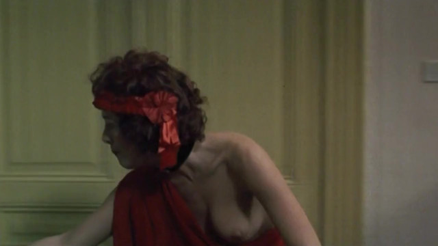 Kristin Scott Thomas nude - Un ete inoubliable (1994)