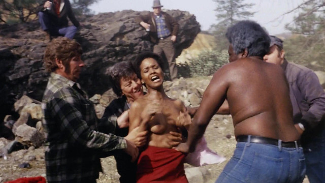 Jeannie Bell nude, Lola Falana nude - Klansman (1974)