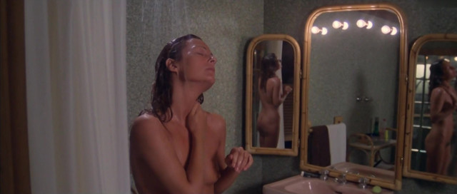 Olga Karlatos nude - Zombi 2 (1979)