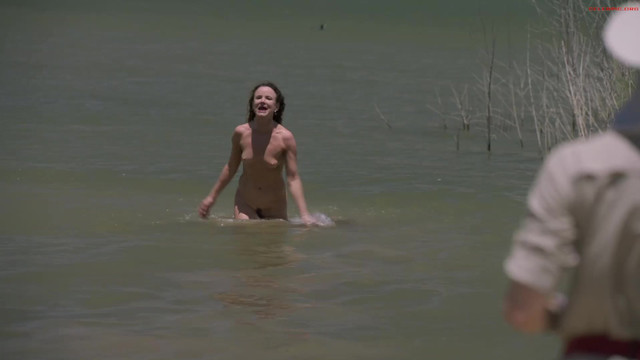 Juliette Lewis nude - Camping S01E01
