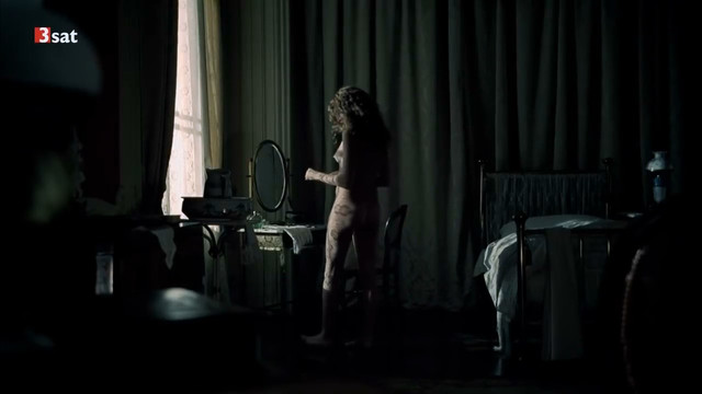 Vittoria Puccini nude - Kronprinz Rudolf (2006)