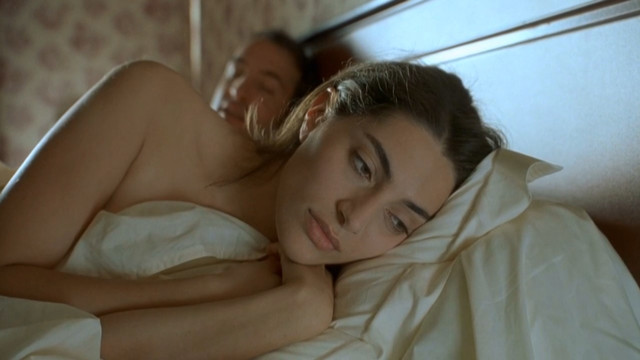 Caterina Murino sexy - L'amour aux trousses (2005)
