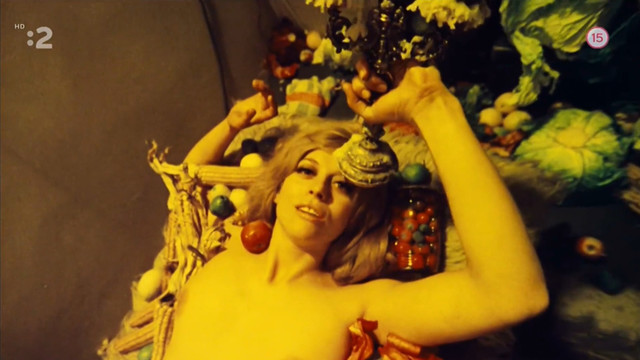 Magda Vasaryova nude - Vtackovia, siroty a blazni (1969)