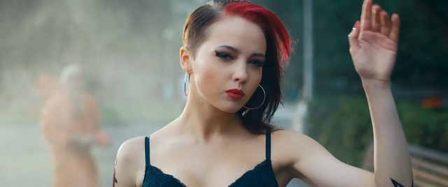 Yuliya Khlynina sexy - Tolko ne oni  (2018)