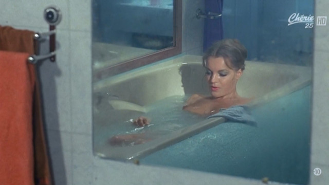 Romy Schneider nude - Max et les ferrailleurs (1971)