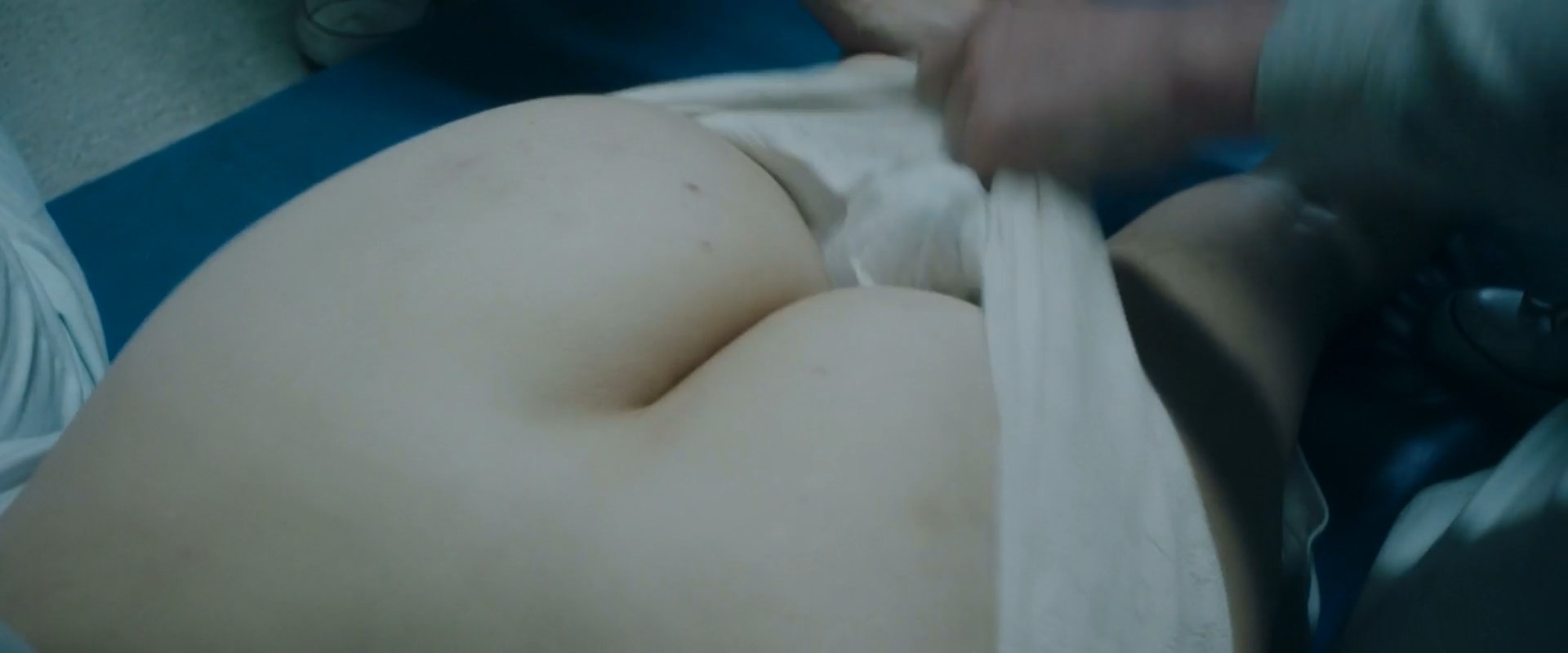 Helena bonham carter boobs