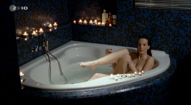 Anne Sarah Hartung nude - Marie Brand und die Dame im Spiel (2001)