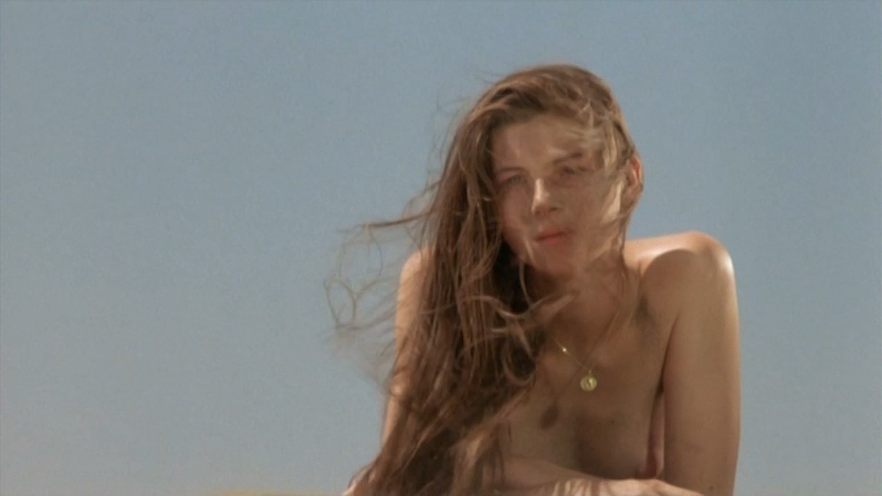 Benedicte Loyen nude - Gaspard et Robinson (1990)