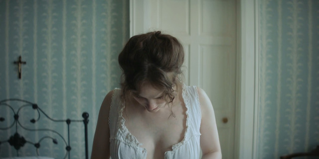 Ann Skelly sexy - Death and Nightingales s01e01 (2018)