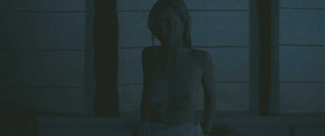 Julia Roy nude - Eva (2018)