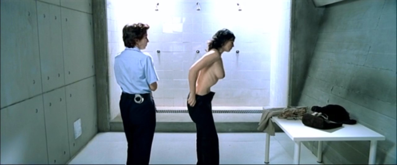 Monica Bellucci nude – Agents secrets (2004)
