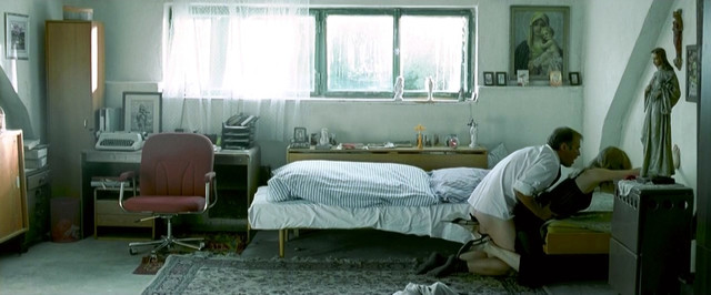 Anna Geislerova nude - Kraska v nesnazich (2006)