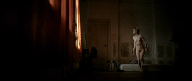 Sonja Richter nude - Kvinden der dromte om en mand (Unter die Haut) (2010)