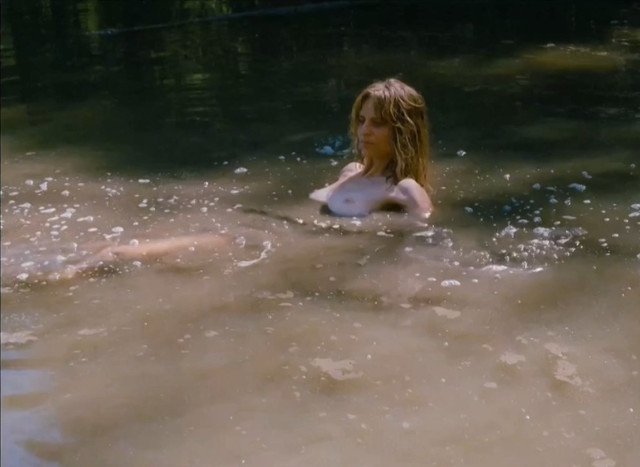 Sabrina Seyvecou nude - La fille et le fleuve (2014)