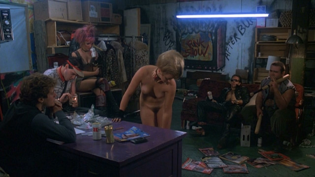 Helena Quinton nude - Die Klasse von 1984 (1982)