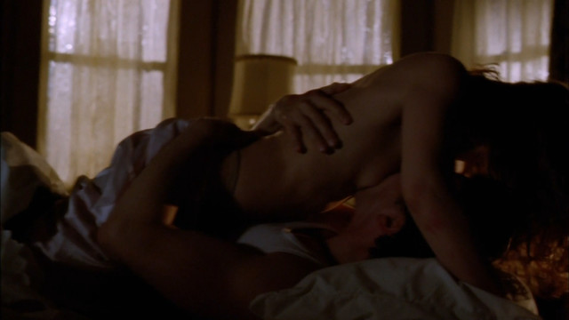 Carrie Anne Fleming nude - Masters of Horror s01e04 (2005)