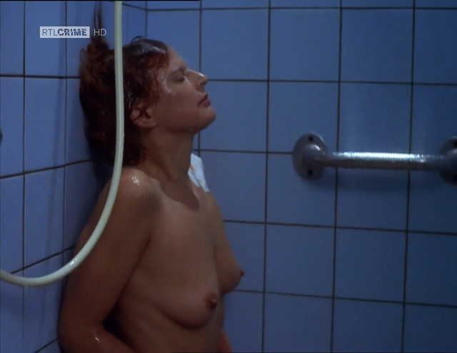 Sylvia Haider nude - Doppelter Einsatz s04e03 (1997)