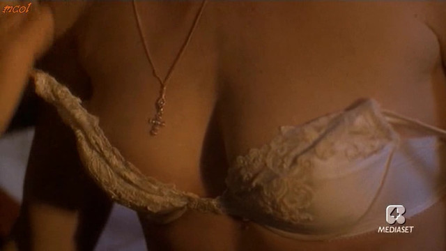 Monica Guerritore nude - Femmina (1998)
