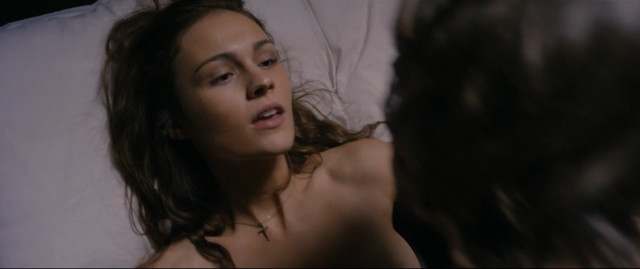 Sophie Skelton sexy - Day of the Dead Bloodline (2018)